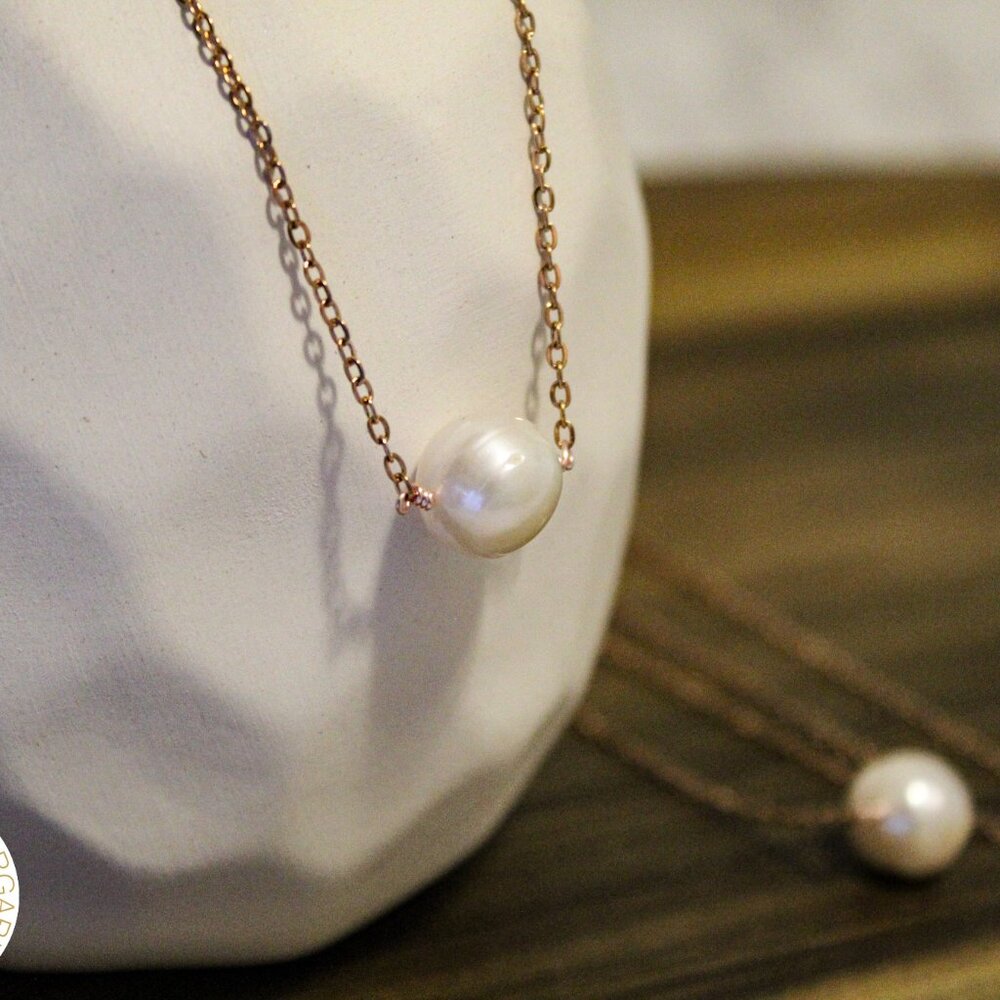 Elegant Pearl Necklace with Gold or Rose Chain